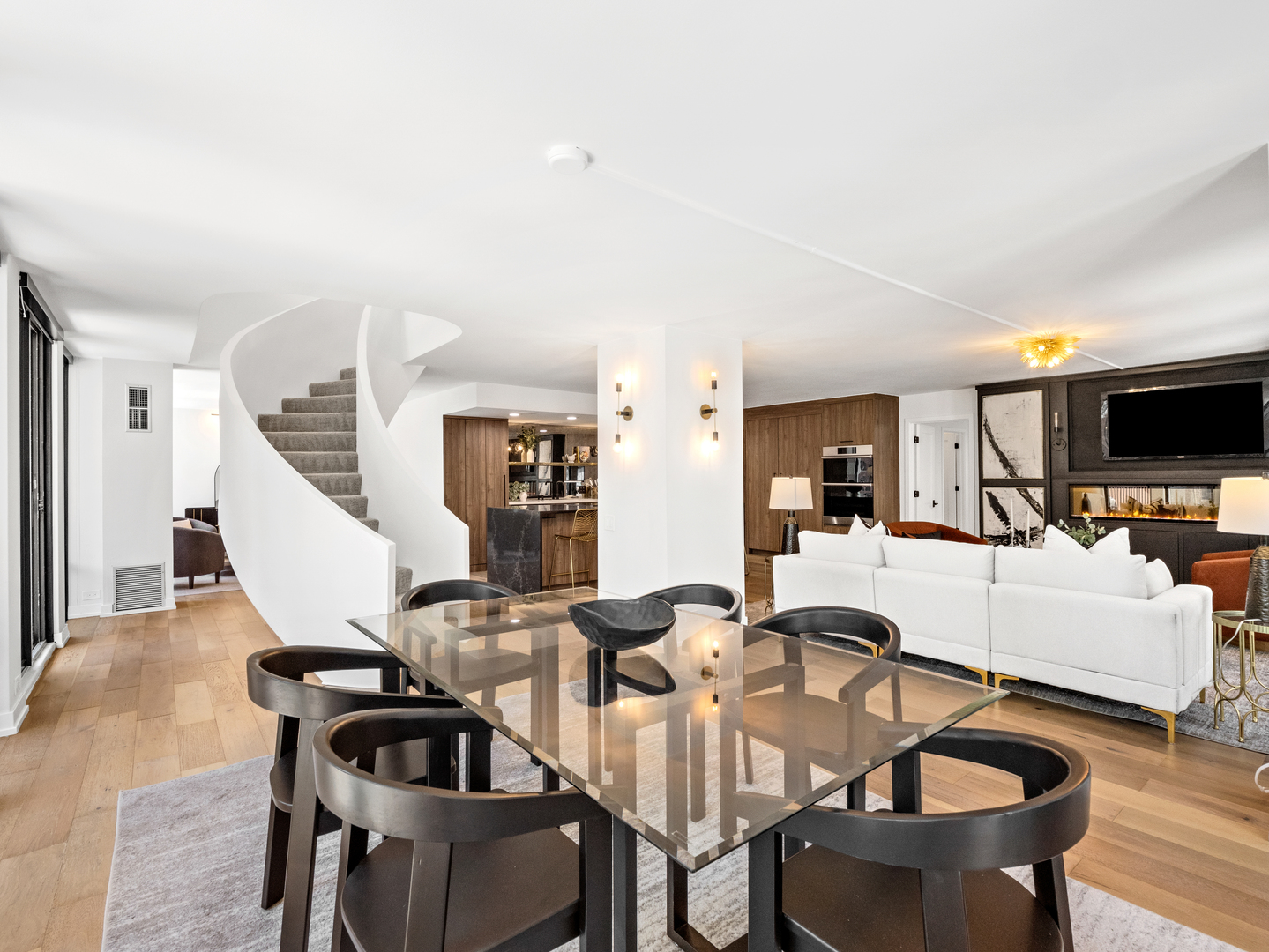 200 E Delaware Place 8C-9C