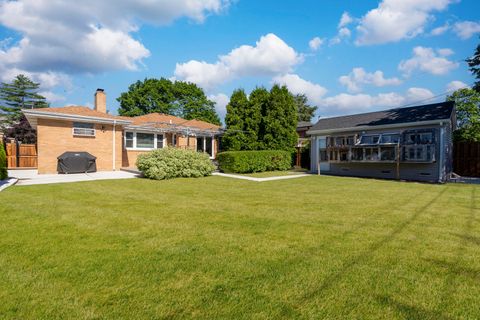 Tiny photo for 6819 N Keystone Avenue, Lincolnwood, IL 60712 (MLS # 12684704)