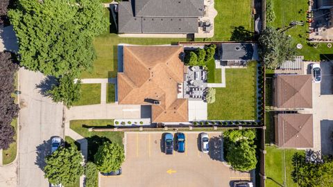 Tiny photo for 6819 N Keystone Avenue, Lincolnwood, IL 60712 (MLS # 12684704)