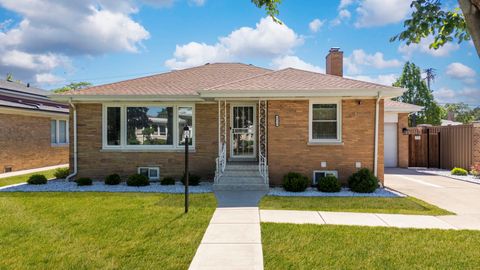Tiny photo for 6819 N Keystone Avenue, Lincolnwood, IL 60712 (MLS # 12684704)