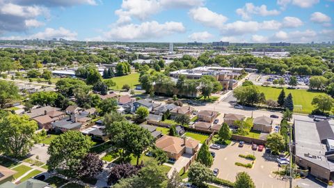 Tiny photo for 6819 N Keystone Avenue, Lincolnwood, IL 60712 (MLS # 12684704)