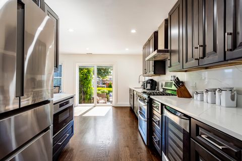 Tiny photo for 6819 N Keystone Avenue, Lincolnwood, IL 60712 (MLS # 12684704)