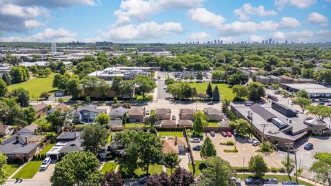 Tiny photo for 6819 N Keystone Avenue, Lincolnwood, IL 60712 (MLS # 12684704)