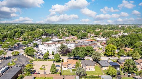 Tiny photo for 6819 N Keystone Avenue, Lincolnwood, IL 60712 (MLS # 12684704)