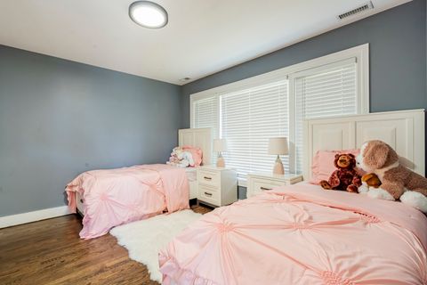 Tiny photo for 6819 N Keystone Avenue, Lincolnwood, IL 60712 (MLS # 12684704)