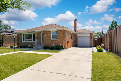 Tiny photo for 6819 N Keystone Avenue, Lincolnwood, IL 60712 (MLS # 12684704)