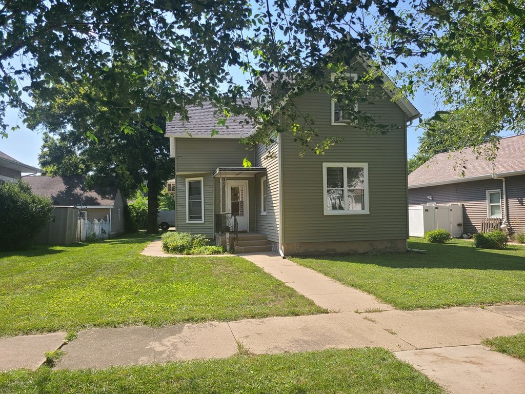 Photo for 537 2nd Avenue, Ottawa, IL 61350 (MLS # 12450962)