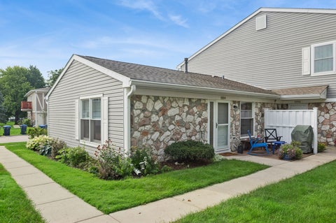 Photo of 1054 Brunswick Harbor, Schaumburg, IL 60193 (MLS # 12773506)