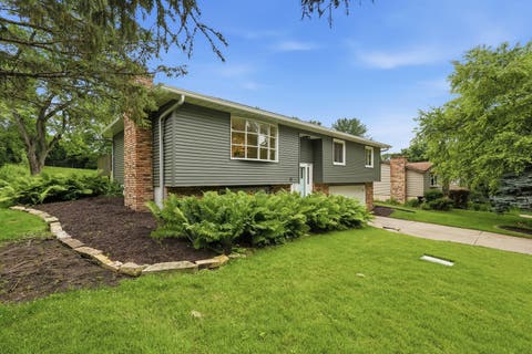 Tiny photo for 1721 E 42nd Court, Davenport, IA 52807 (MLS # 12713799)