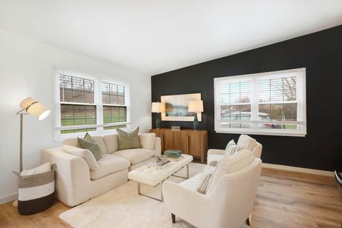 Tiny photo for 136 Brookwood Court, Vernon Hills, IL 60061 (MLS # 12610168)