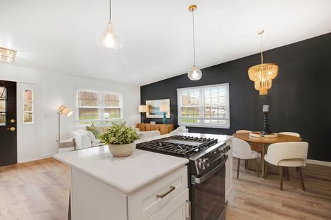 Tiny photo for 136 Brookwood Court, Vernon Hills, IL 60061 (MLS # 12610168)