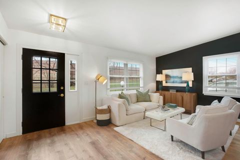 Tiny photo for 136 Brookwood Court, Vernon Hills, IL 60061 (MLS # 12610168)