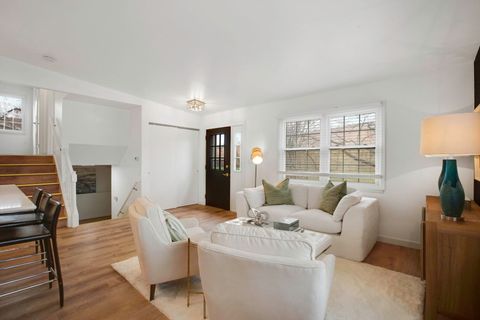 Tiny photo for 136 Brookwood Court, Vernon Hills, IL 60061 (MLS # 12610168)
