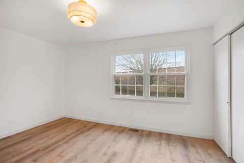 Tiny photo for 136 Brookwood Court, Vernon Hills, IL 60061 (MLS # 12610168)