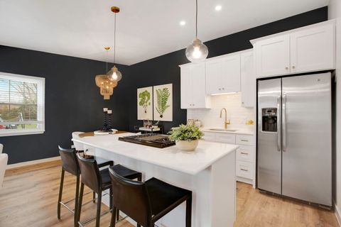 Tiny photo for 136 Brookwood Court, Vernon Hills, IL 60061 (MLS # 12610168)