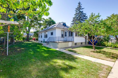 Tiny photo for 228 Llewellyn Avenue, Highwood, IL 60040 (MLS # 12458462)