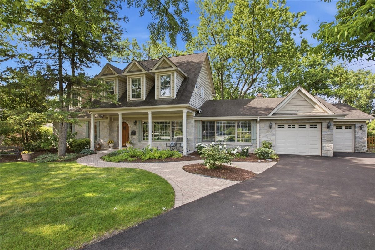2501 Robincrest Lane