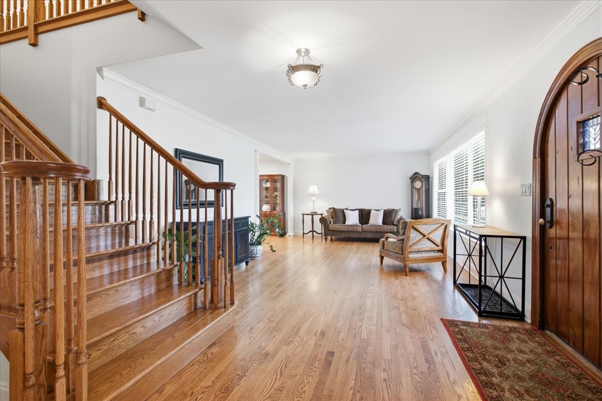 2501 Robincrest Lane