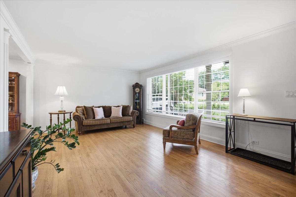 2501 Robincrest Lane