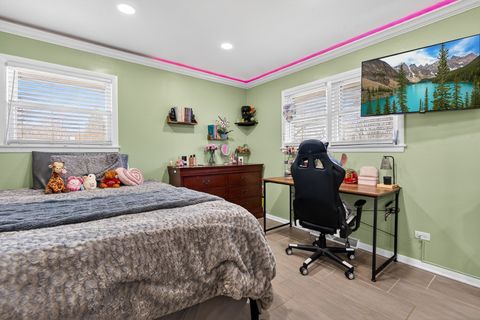 Tiny photo for 641 Mckinley Avenue, Mundelein, IL 60060 (MLS # 12576673)