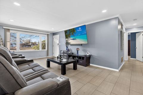 Tiny photo for 641 Mckinley Avenue, Mundelein, IL 60060 (MLS # 12576673)