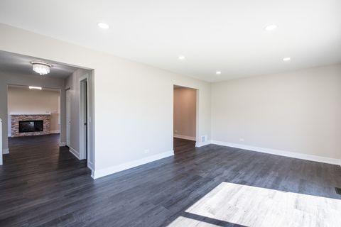 Tiny photo for 1325 Fairfax Lane, Buffalo Grove, IL 60089 (MLS # 12441206)