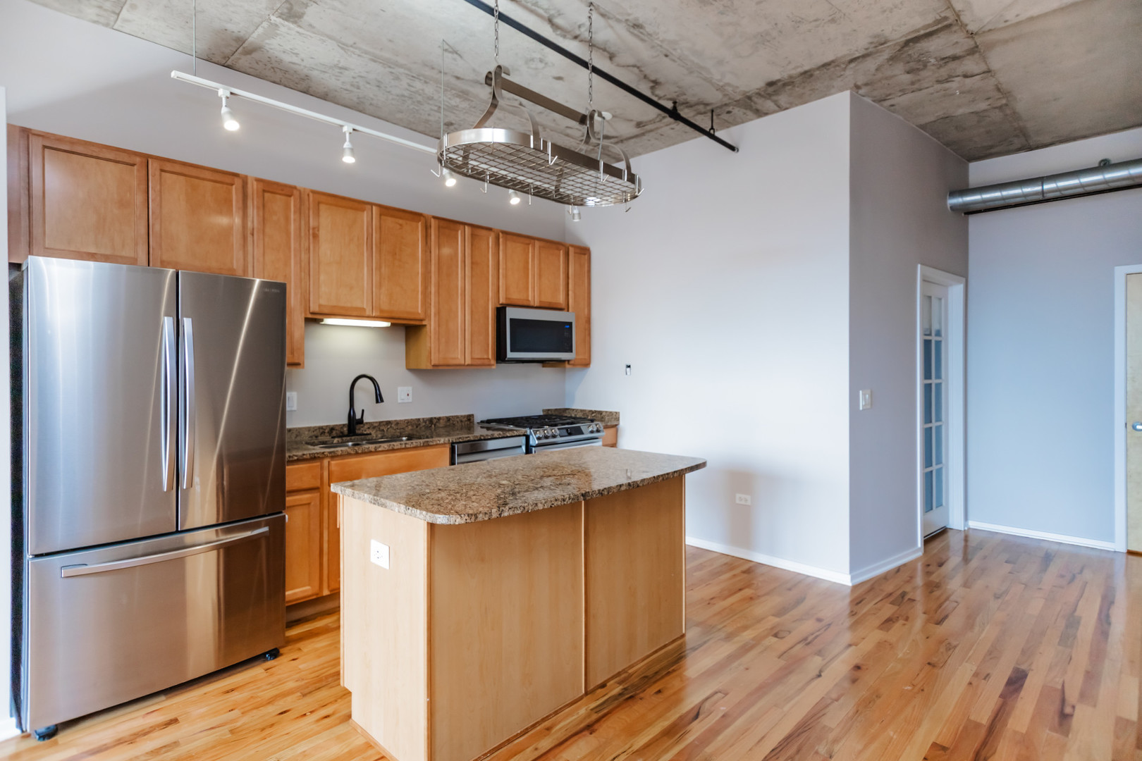 6 S LAFLIN Street 824