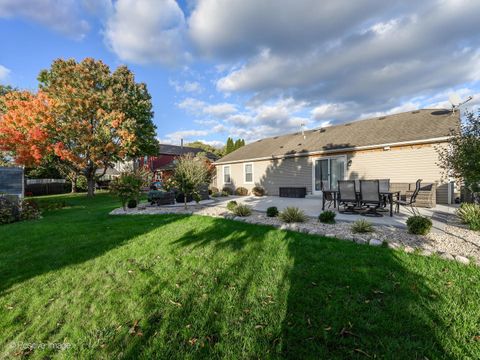 Tiny photo for 2008 Clematis Drive, Algonquin, IL 60102 (MLS # 12501867)