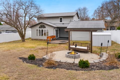 Tiny photo for 526 Meadowview Drive, Clinton, IA 52732 (MLS # 12589950)