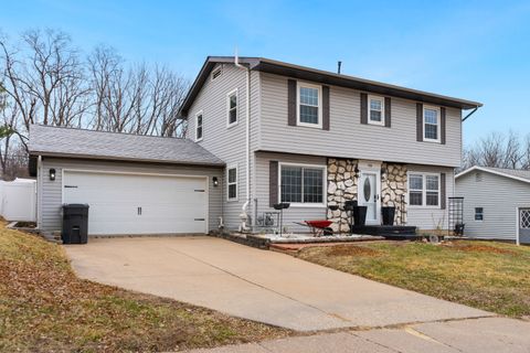 Tiny photo for 526 Meadowview Drive, Clinton, IA 52732 (MLS # 12589950)