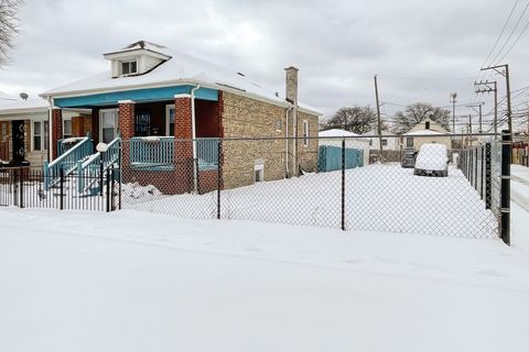 Tiny photo for 9516 S Yale Avenue, Chicago, IL 60628 (MLS # 12529072)