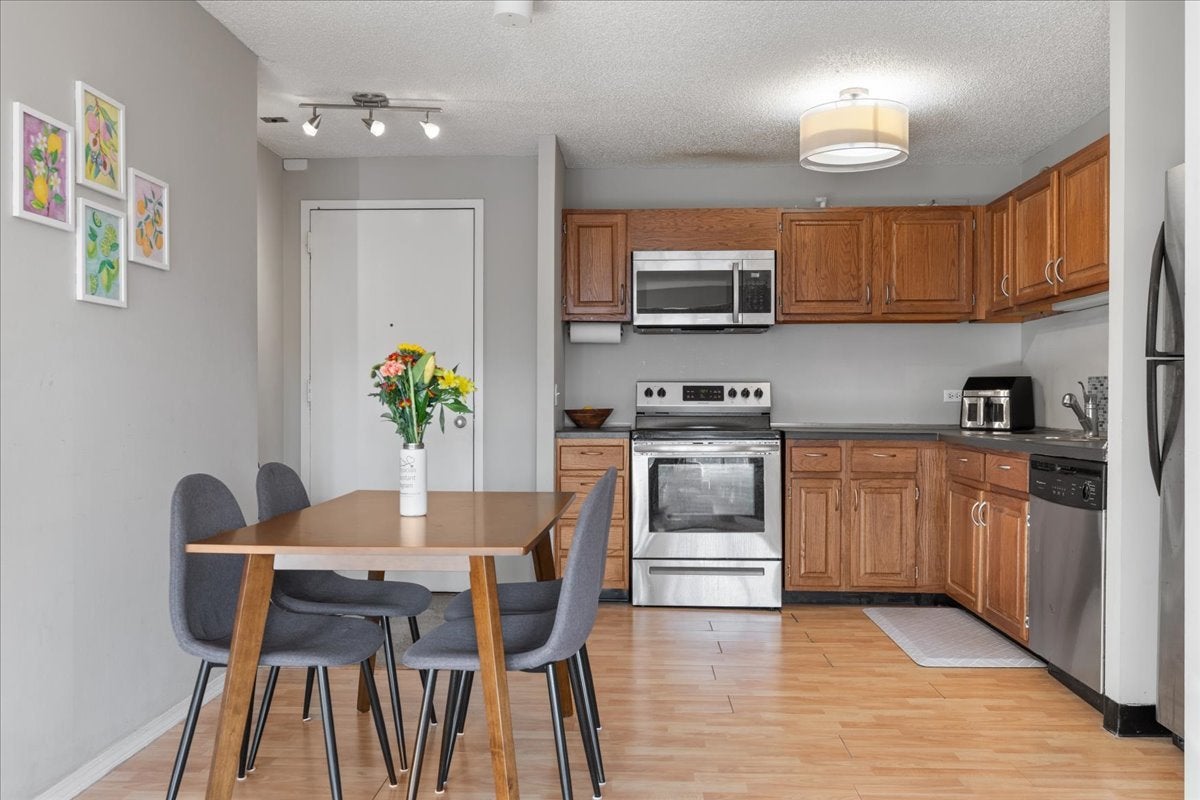 801 S Plymouth Court 906
