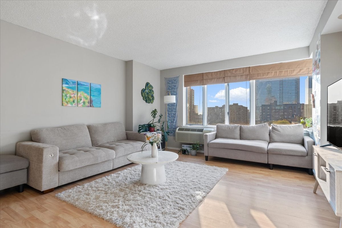 801 S Plymouth Court 906