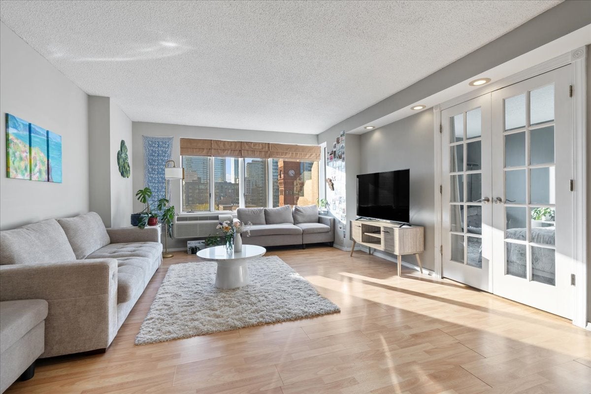 801 S Plymouth Court 906