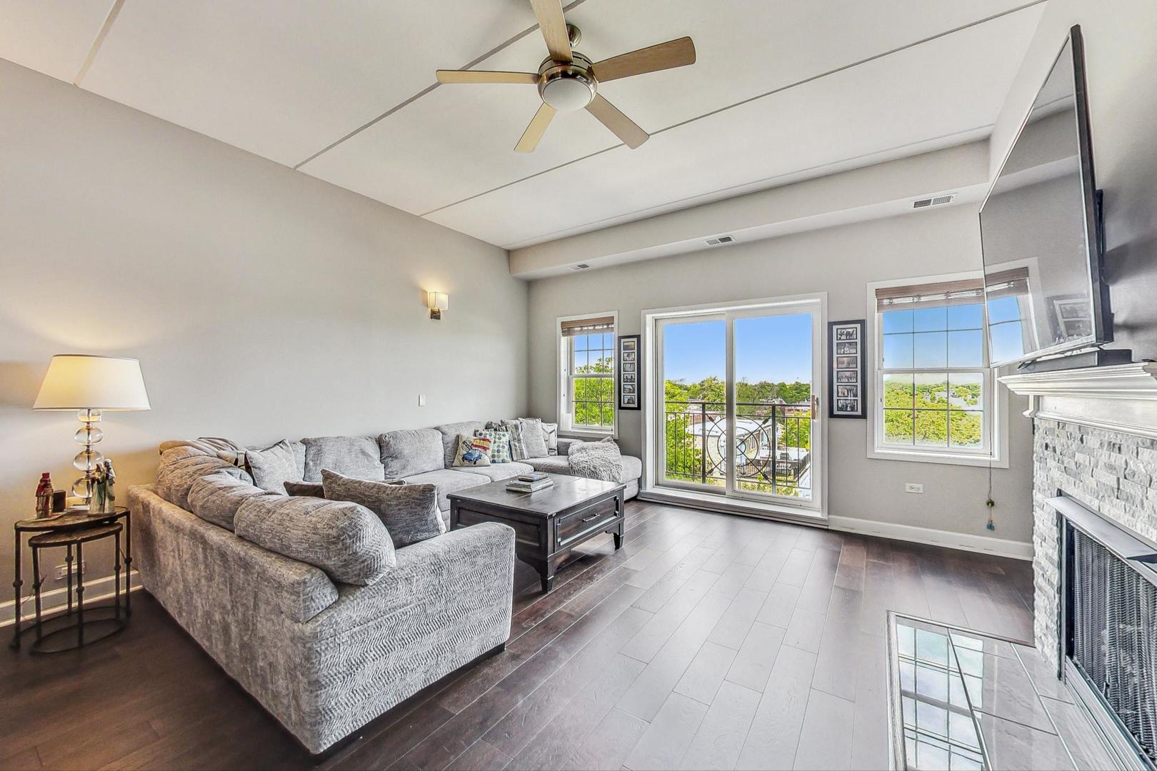 1909 W DIVERSEY Parkway 502