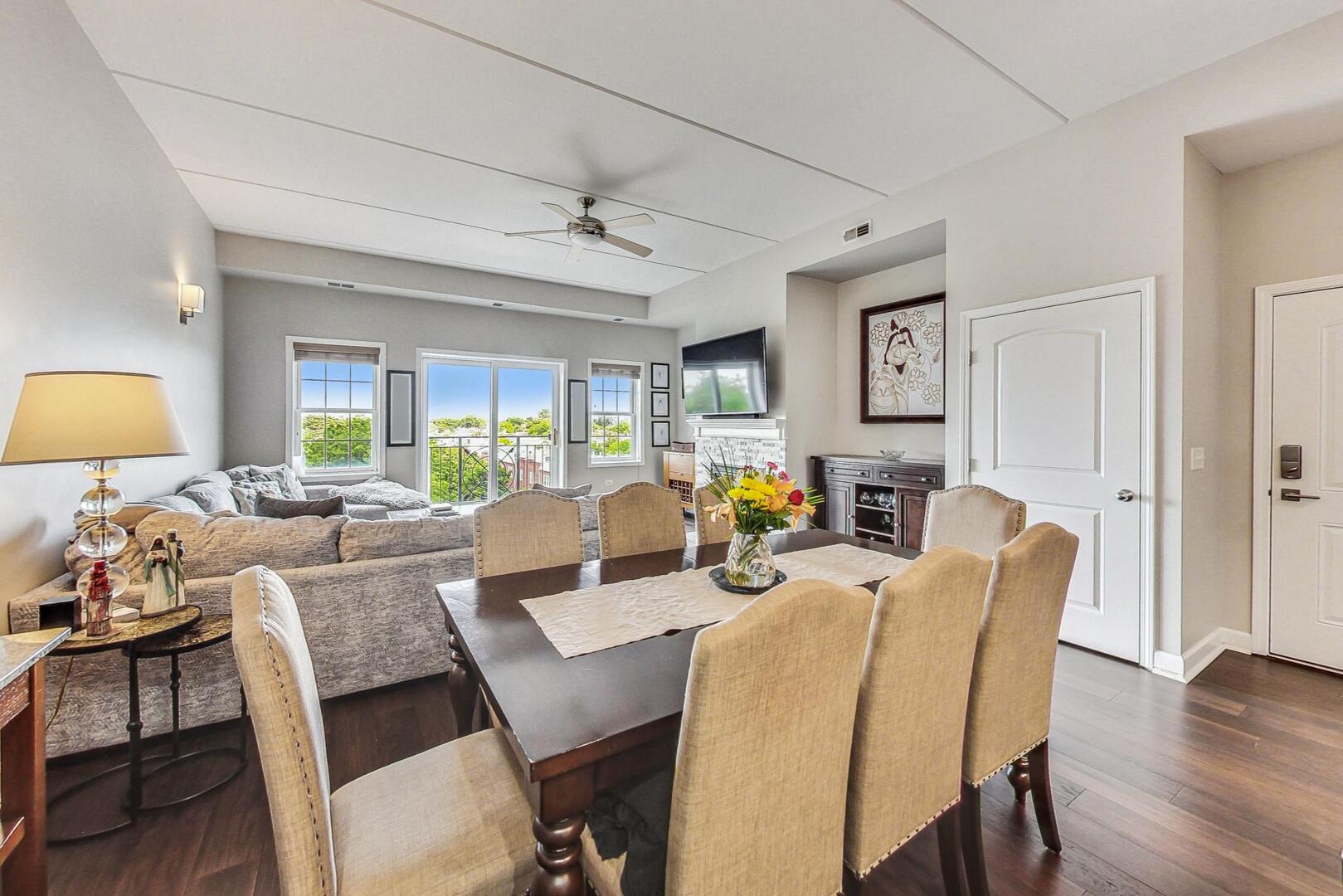 1909 W DIVERSEY Parkway 502