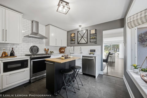 Tiny photo for 19 Westwood Drive, Indian Head Park, IL 60525 (MLS # 12775978)