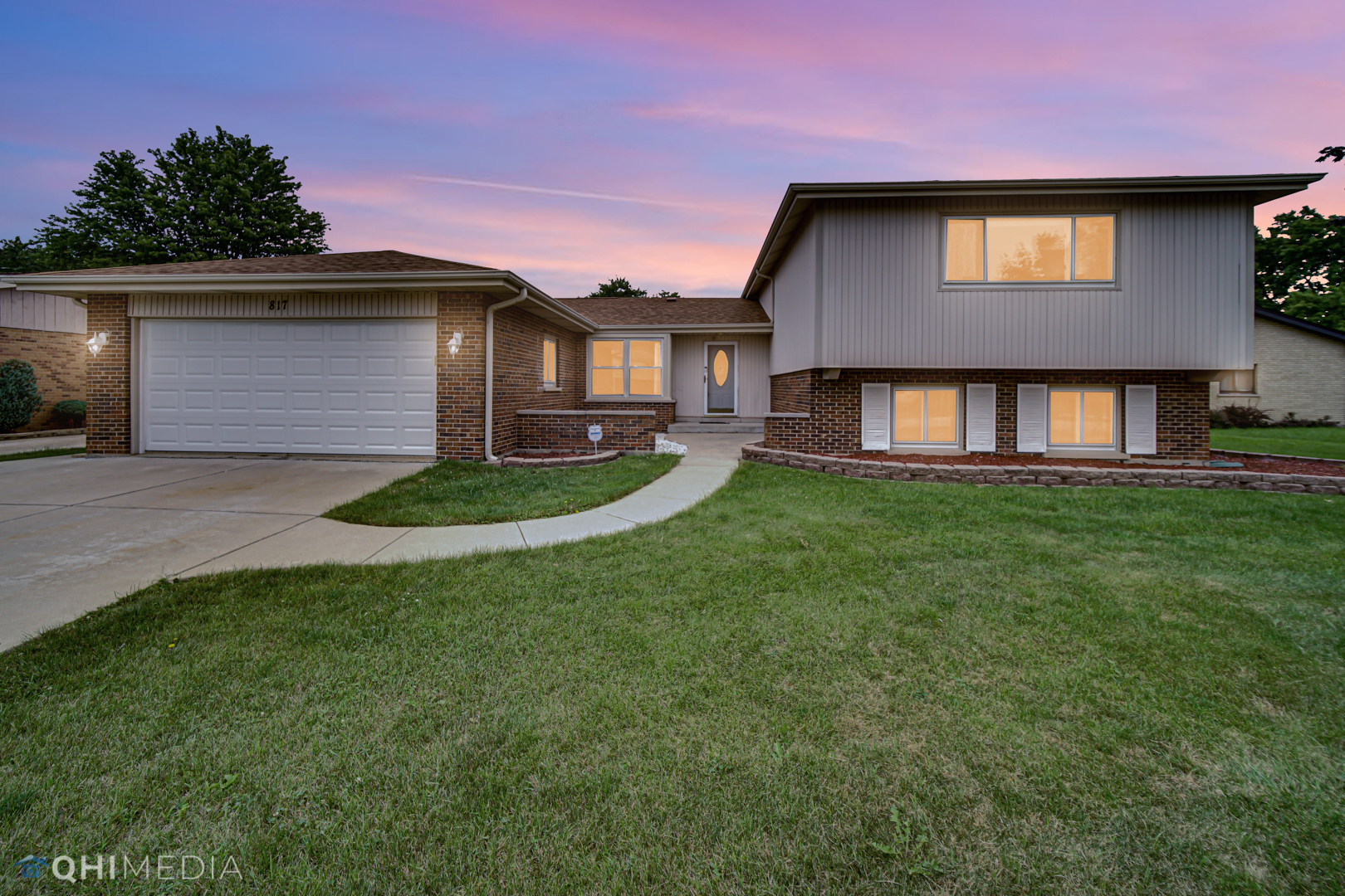 817 Kings Point Drive W