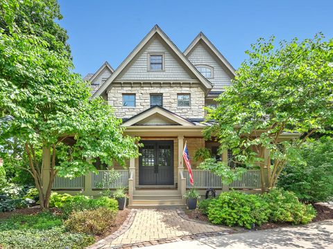 Photo of 117 N Monroe Street, Hinsdale, IL 60521 (MLS # 12564493)