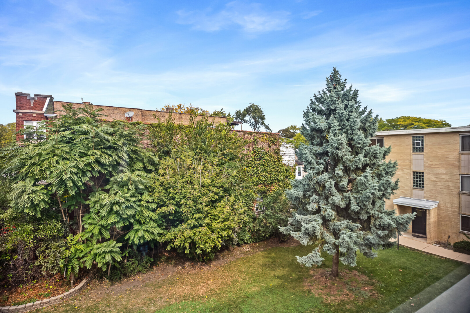 Chicago, Illinois 60645, United States, 1 Bedroom Bedrooms, ,1 BathroomBathrooms,Residential,Active,256241