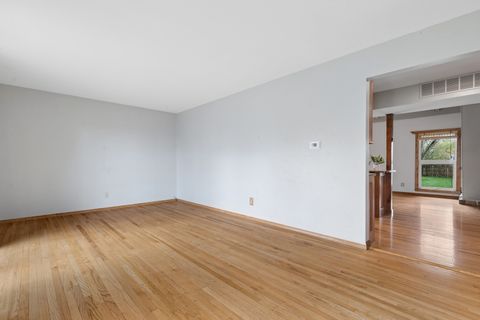 Tiny photo for 938 Canterbury Drive, Crystal Lake, IL 60014 (MLS # 12619612)