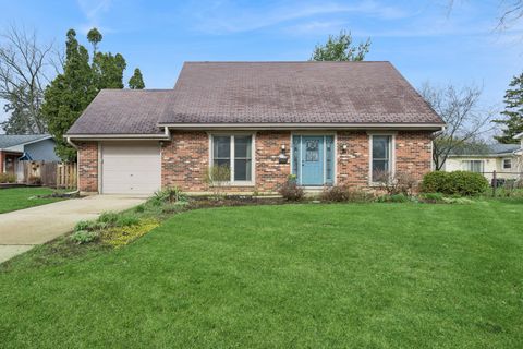 Photo of 938 Canterbury Drive, Crystal Lake, IL 60014 (MLS # 12619612)