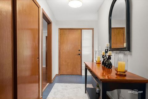 Tiny photo for 742 N Glenwood Place, Aurora, IL 60506 (MLS # 12531337)