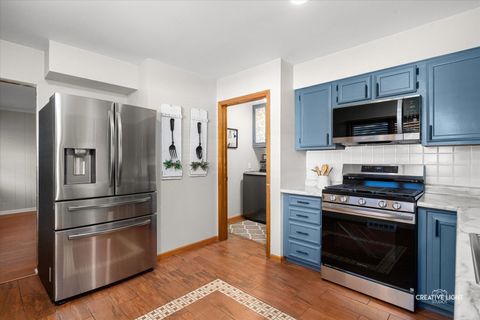 Tiny photo for 742 N Glenwood Place, Aurora, IL 60506 (MLS # 12531337)