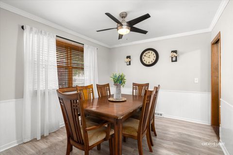 Tiny photo for 742 N Glenwood Place, Aurora, IL 60506 (MLS # 12531337)