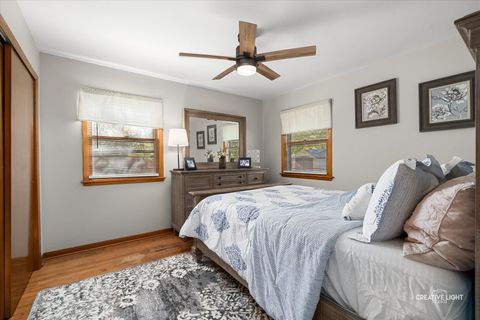 Tiny photo for 742 N Glenwood Place, Aurora, IL 60506 (MLS # 12531337)