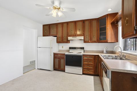 Tiny photo for 700 Hayward Avenue, Streamwood, IL 60107 (MLS # 12530352)