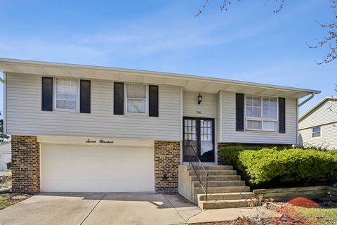 Photo of 700 Hayward Avenue, Streamwood, IL 60107 (MLS # 12530352)