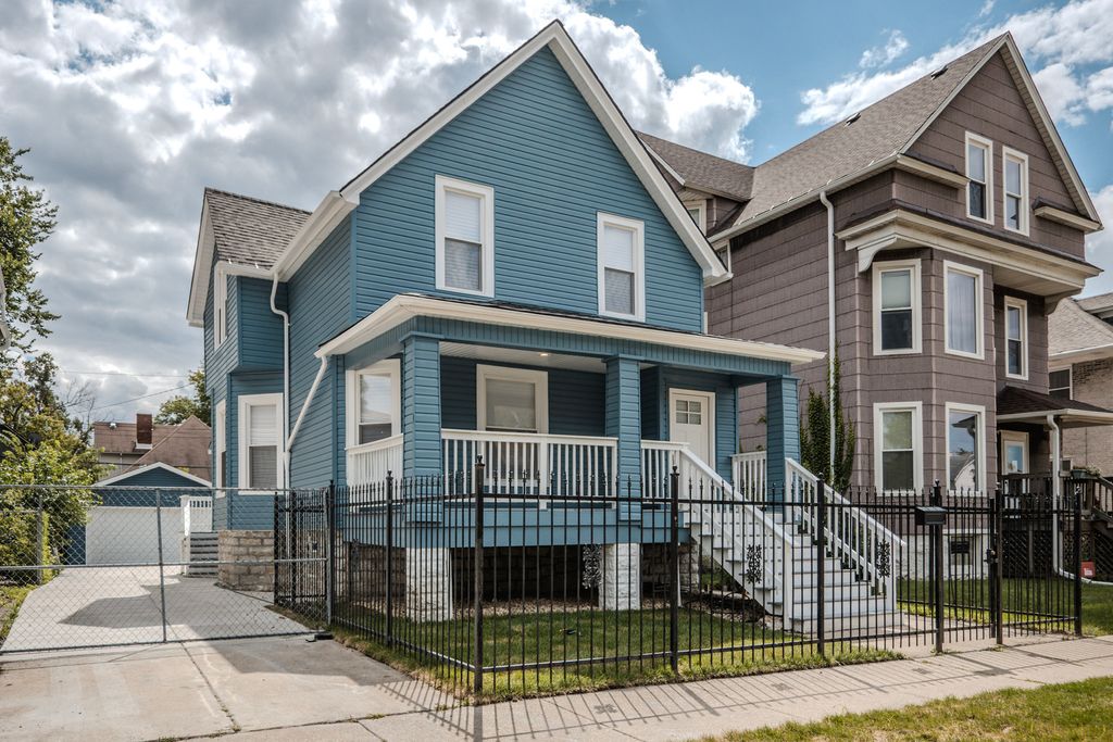 Photo for 5927 W Erie Street, Chicago, IL 60644 (MLS # 12503525)