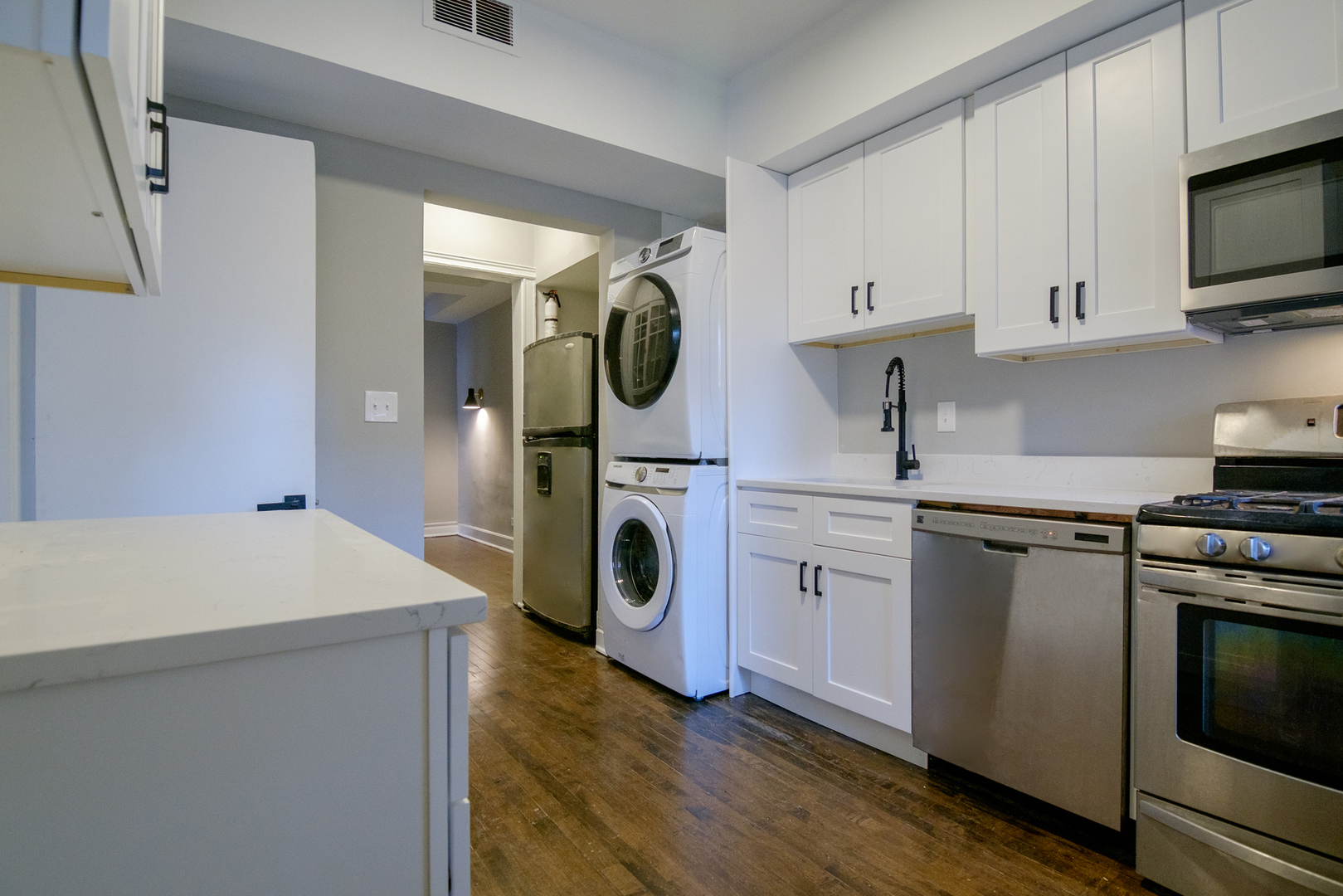 844 W Lakeside Place